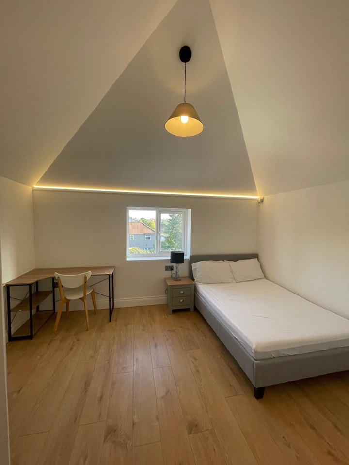 Greenford, Ealing 3 Bed SemiDetached House, Windmill Lane, UB6 To