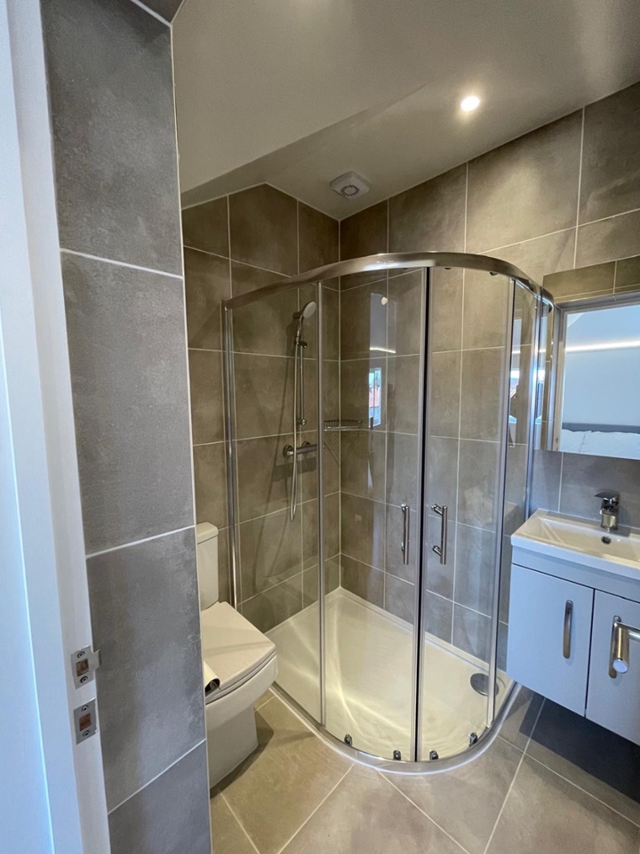 Greenford, Ealing 3 Bed SemiDetached House, Windmill Lane, UB6 To