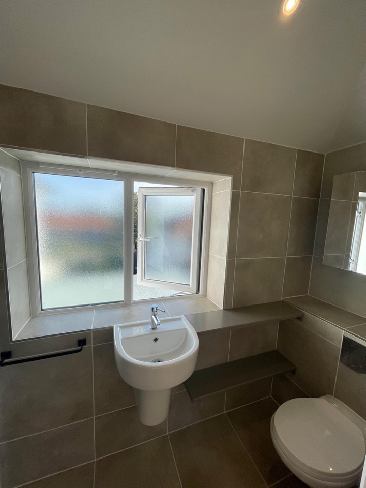 Greenford, Ealing 3 Bed SemiDetached House, Windmill Lane, UB6 To