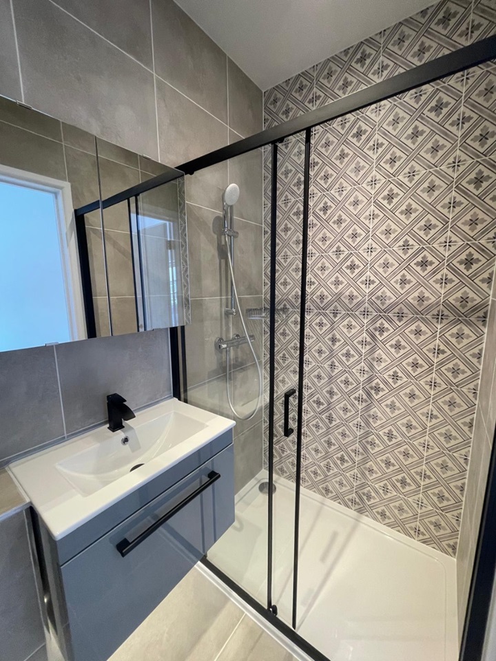 Greenford, Ealing 3 Bed SemiDetached House, Windmill Lane, UB6 To