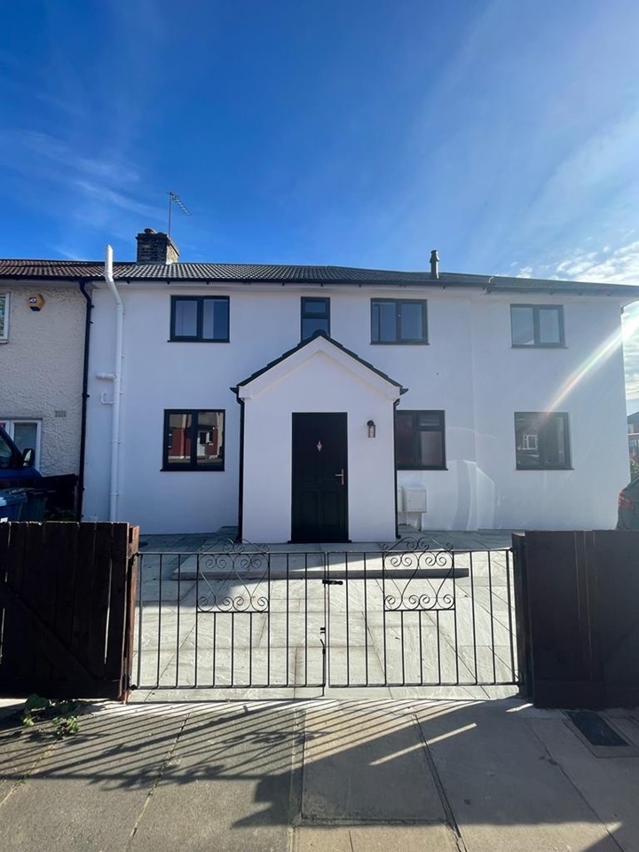 Greenford, Ealing 3 Bed SemiDetached House, Windmill Lane, UB6 To