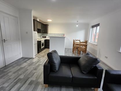 2 Bed Flat, Chapel Court, M9