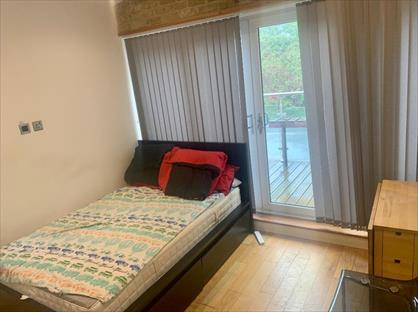 Room in a Shared House, Kingston Road, SW20