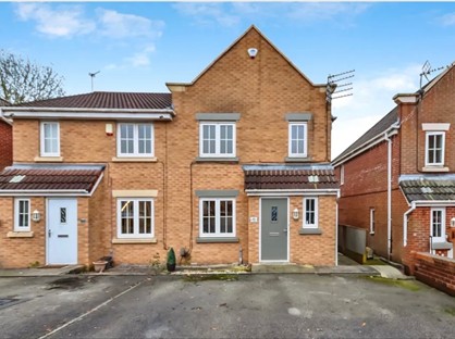 4 Bed Semi-Detached House, Newbold Close, SK16