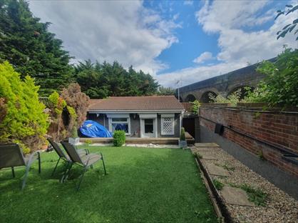 1 Bed Flat, Highfield Avenue, NW11