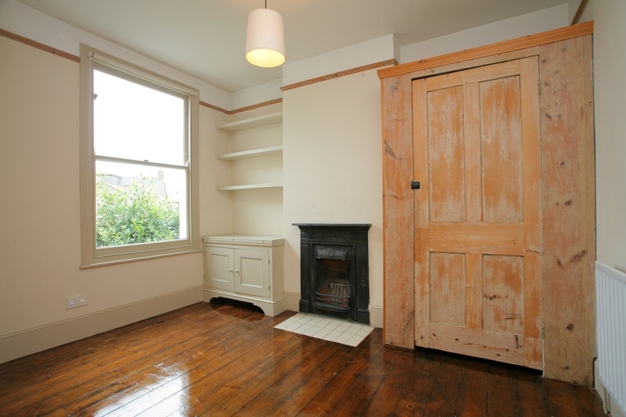 London 2 Bed Terraced House, Smeaton Road, SW18 To Rent Now for £