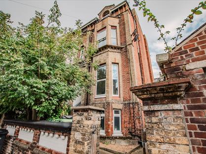 1 Bed Flat, Ashburton Road, PO5