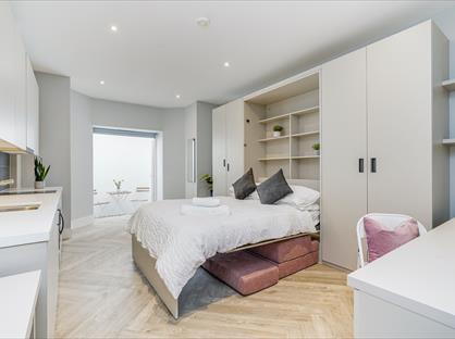 Studio Flat, Ackley House, W5