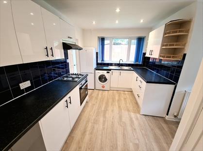 3 Bed Semi-Detached House, Sandringham Drive, LS17