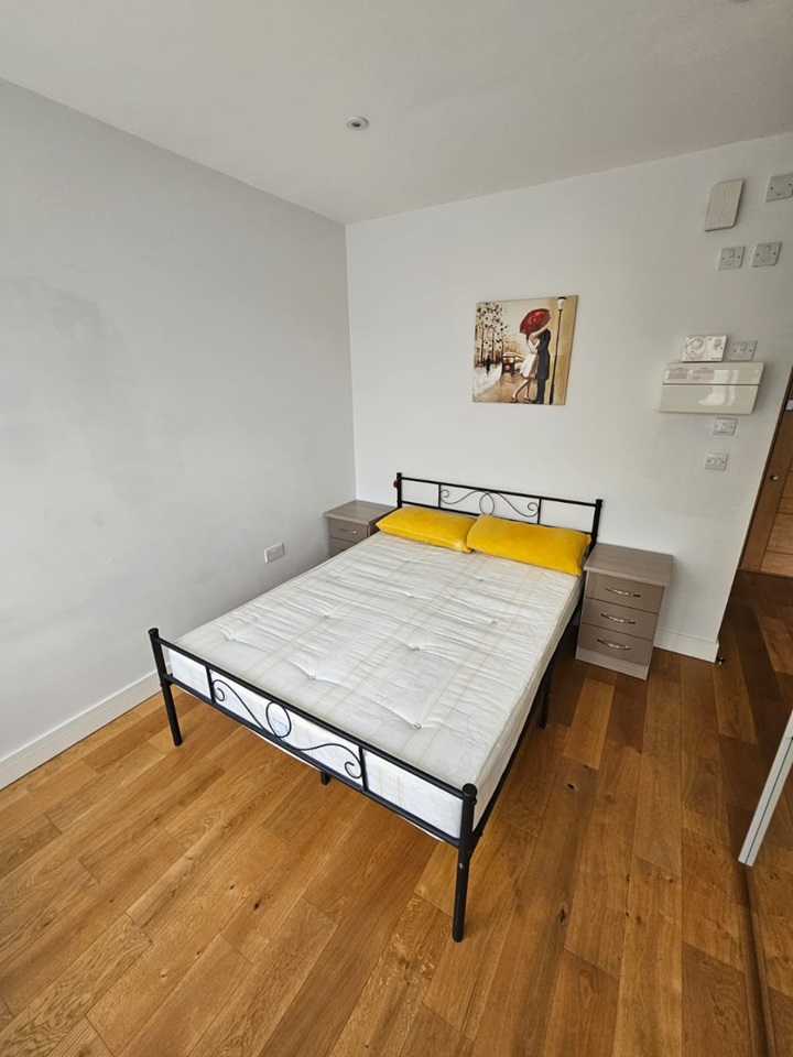 Feltham Studio Flat, Archer Court, TW13 To Rent Now for £1,150.00 p/m