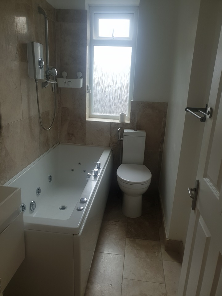 Croydon Studio Flat, Roberts St, CR0 To Rent Now for £1,270.00 p/m