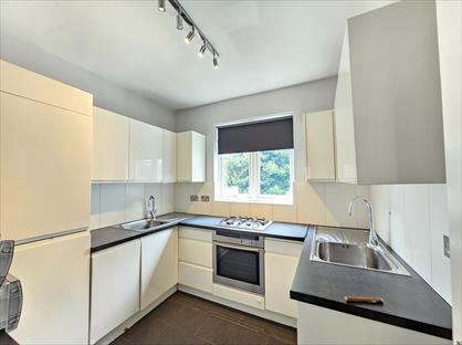 3 Bed Semi-Detached House, Park View Gardens, NW4