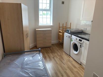 Studio Flat, Station Road, HA1