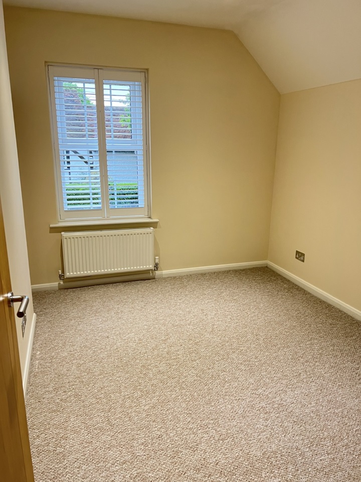Chobham, Woking 1 Bed Flat, Chertsey Road, GU24 To Rent Now for £