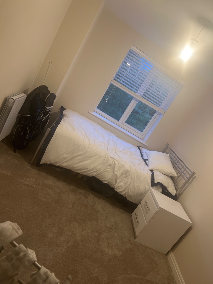 Redditch Room in a Shared Flat, Hedgerow Close, B98 To Rent Now for £450.00 p/m