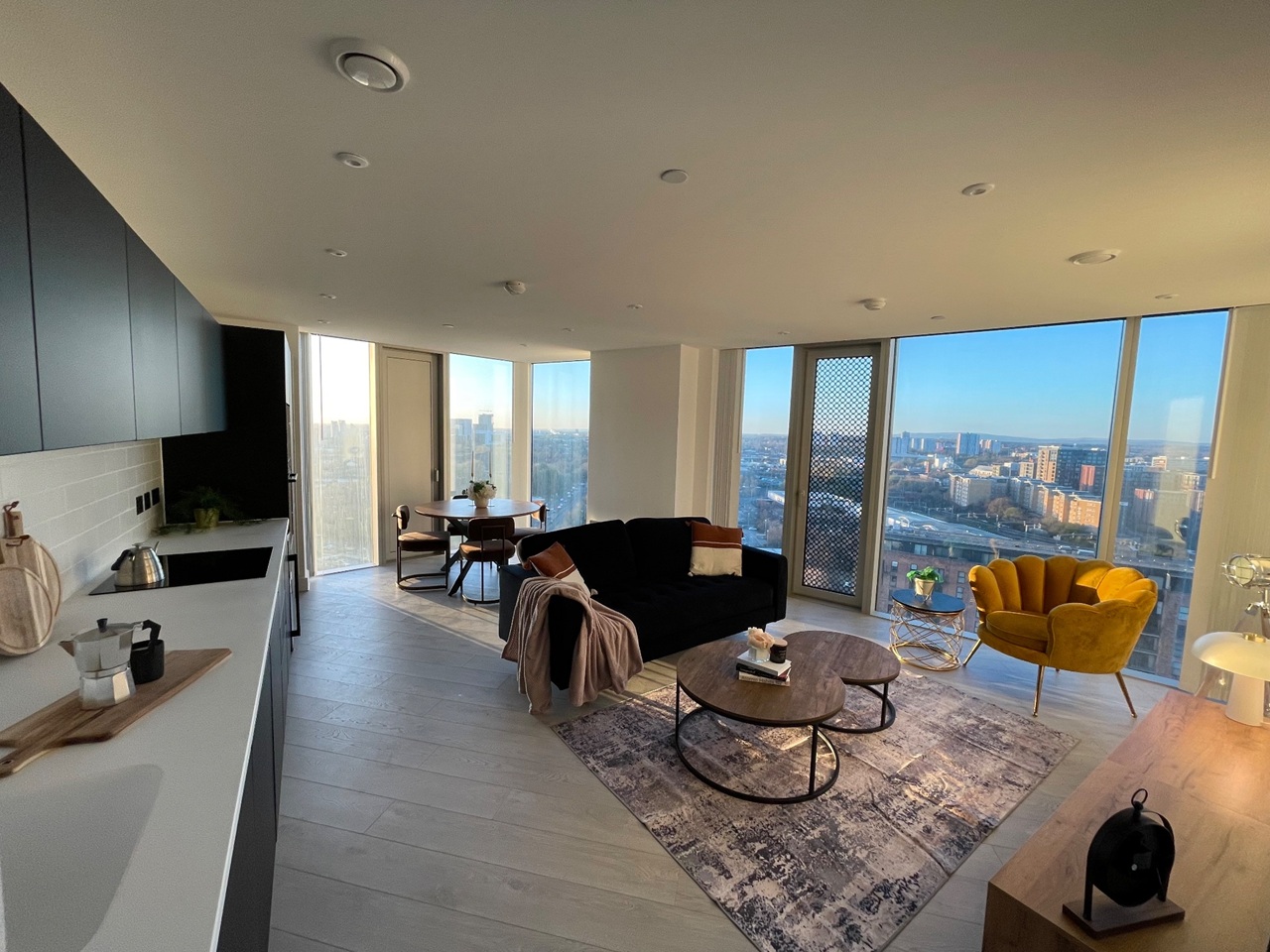2 Bed Flat, Trinity Way, M3 photo 3