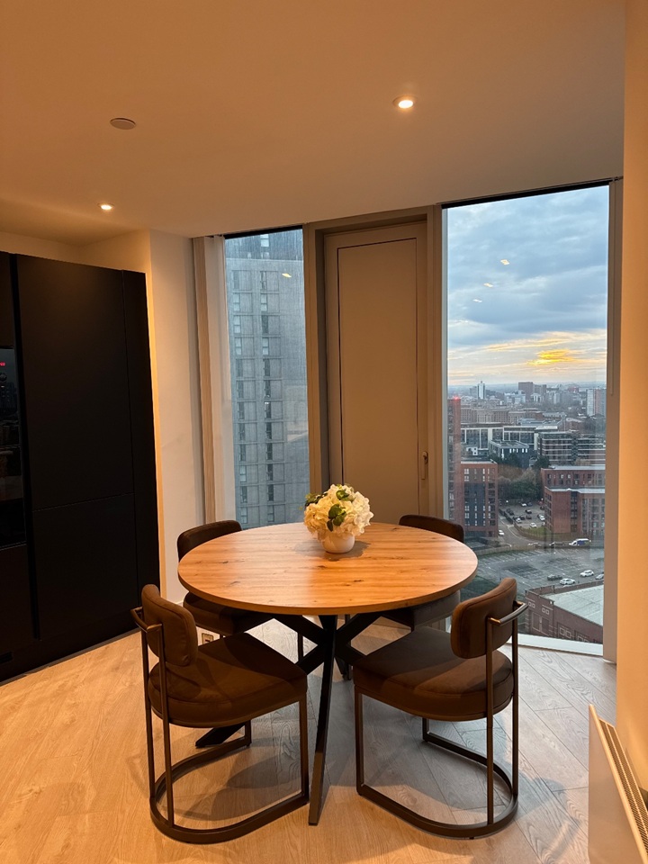 2 Bed Flat, Trinity Way, M3 photo 5