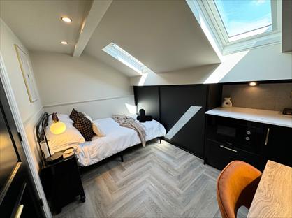 Room in a Shared House, Moorside Road, M27