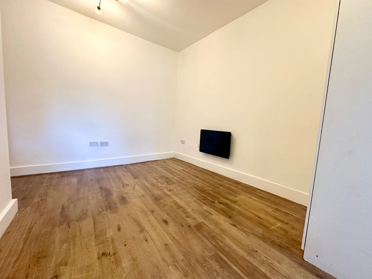 London Studio Flat, Peckham Road, SE5 To Rent Now for £1,250.00 p/m