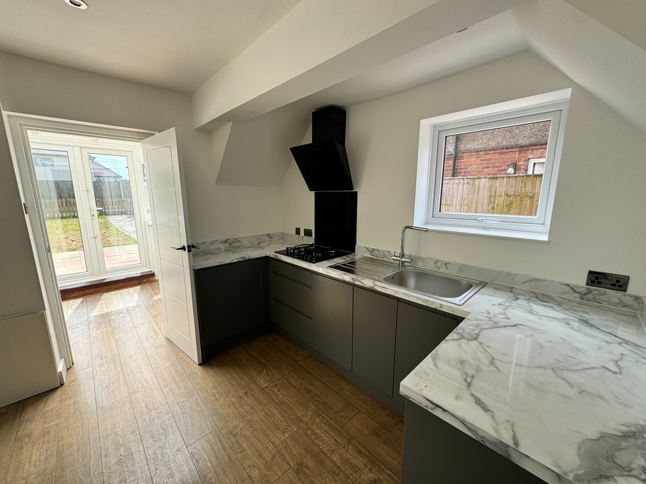 KirkbyInAshfield, Nottingham 3 Bed SemiDetached House, Banks