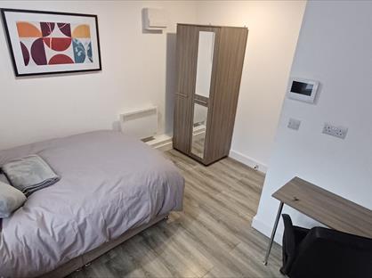 Studio Flat, The Midway, ST5