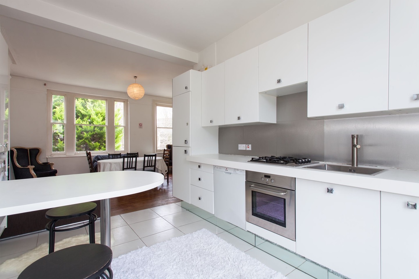 3 Bed Flat, Malvern Road, NW6 photo 3