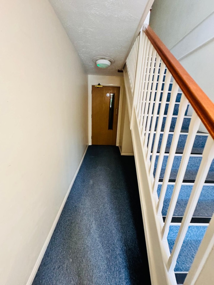 Stanwell, StainesUponThames 1 Bed Flat, Oaks Road, TW19 To Rent