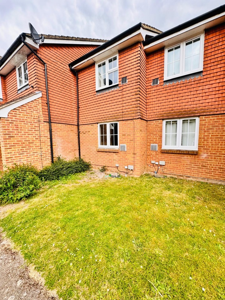 Stanwell, StainesUponThames 1 Bed Flat, Oaks Road, TW19 To Rent