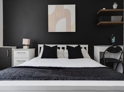 Room in a Shared House, Station Road, M30