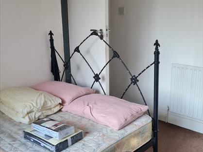 Room in a Shared House, Halifax Road, WF13