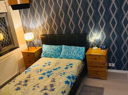 Room in a Shared House, Mole Court, KT19