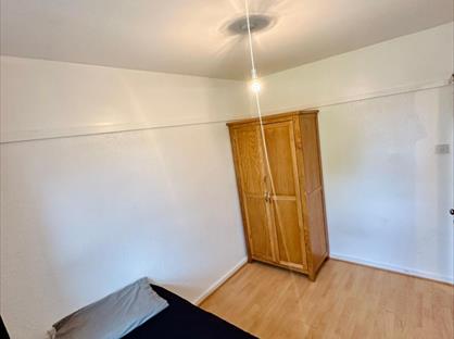 Room in a Shared House, Whatley Avenue, SW20