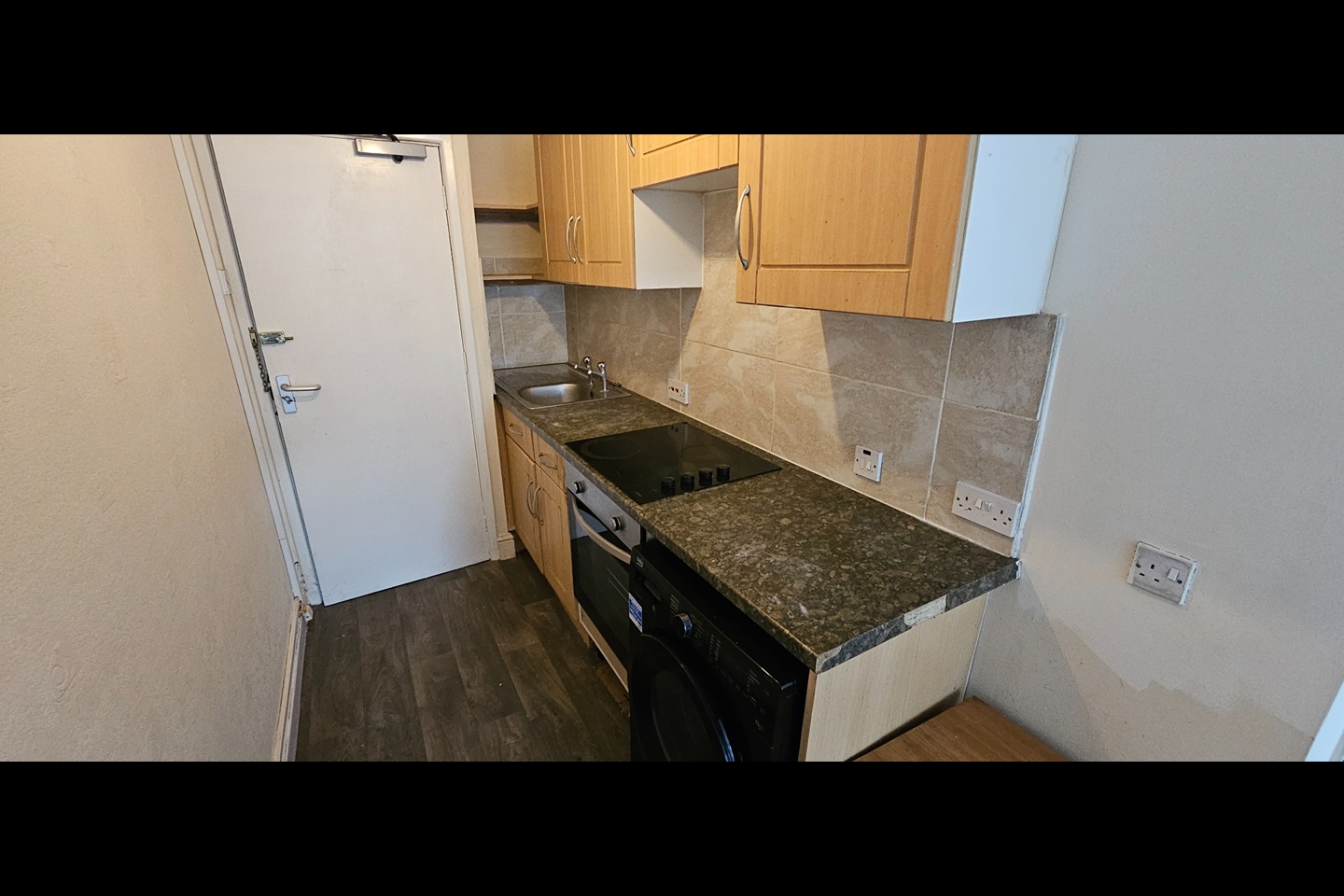 Wolverhampton Studio Flat, Tettenhall Road, WV6 To Rent Now for £