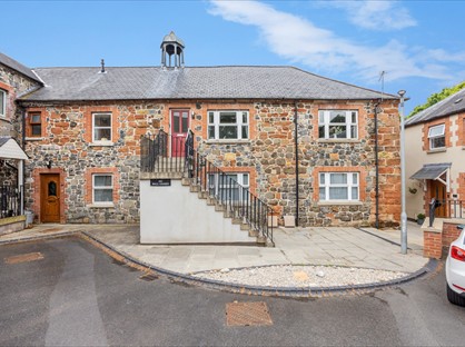 2 Bed Flat, Seymour Hill Mews, BT17