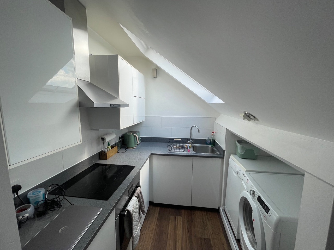 London 1 Bed Flat, Raynes Park, SW20 To Rent Now for £1,450.00 p/m