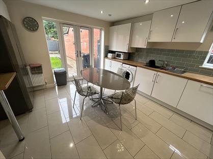 Room in a Shared House, Thillans, MK43