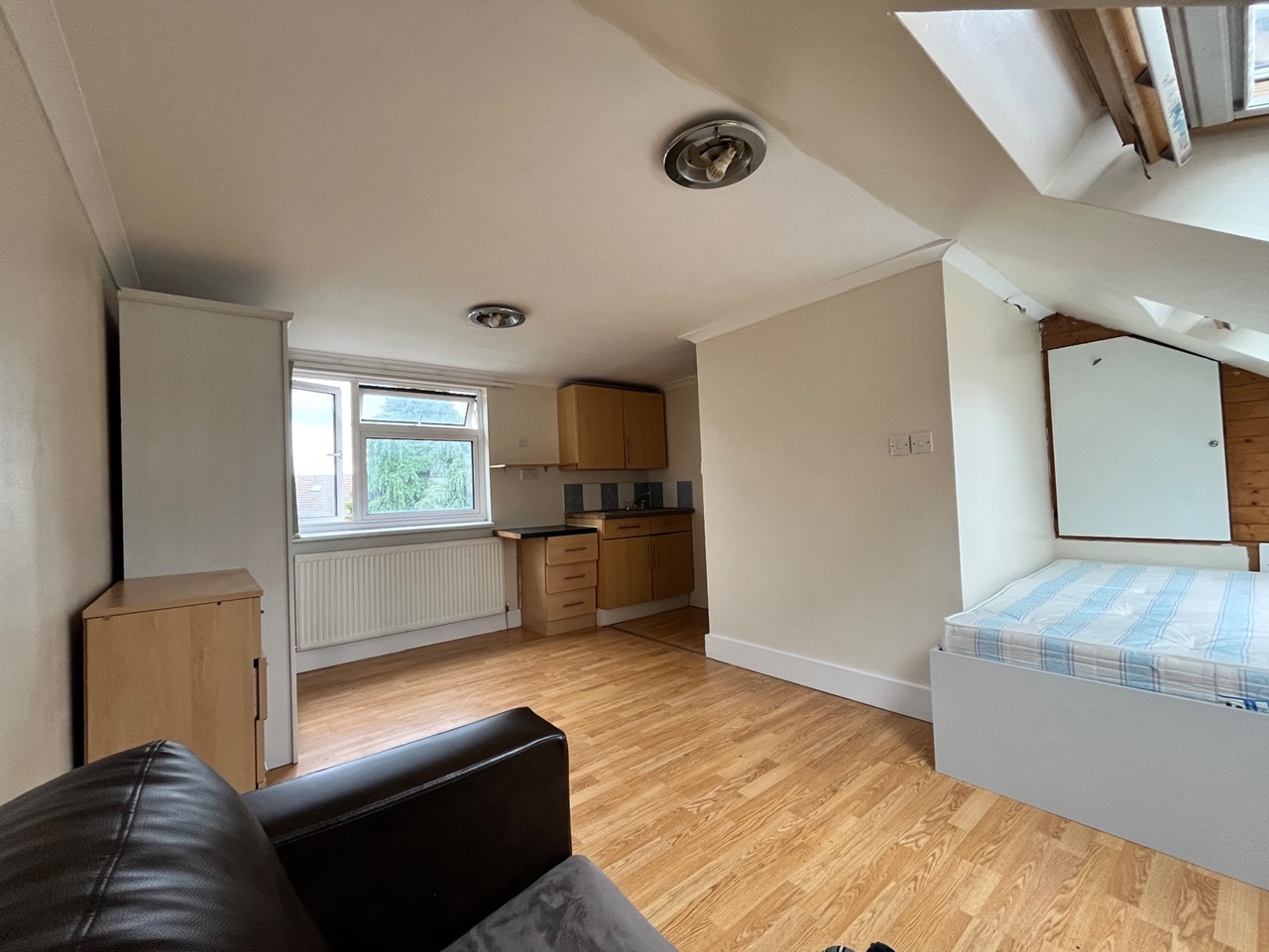 Southall Bedsit, Burns Avenue, UB1 To Rent Now for £960.00 p/m