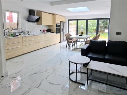 Room in a Shared House, Bramley Road, N14