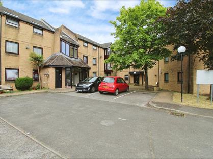 2 Bed Flat, St. Leonards Road, SL4
