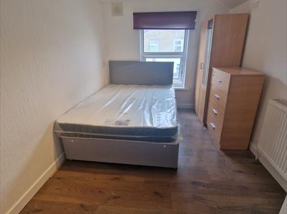 4 Bed Terraced House, Exning Road, E16