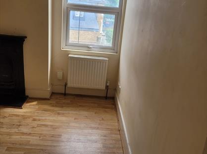 Room in a Shared House, Lower Addiscombe Road, CR0