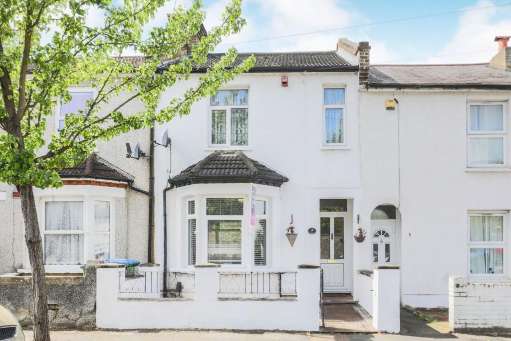 London 4 Bed Terraced House, Llanover Road, SE18 To Rent Now for £