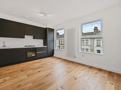 2 Bed Flat, Hiley Rd, NW10