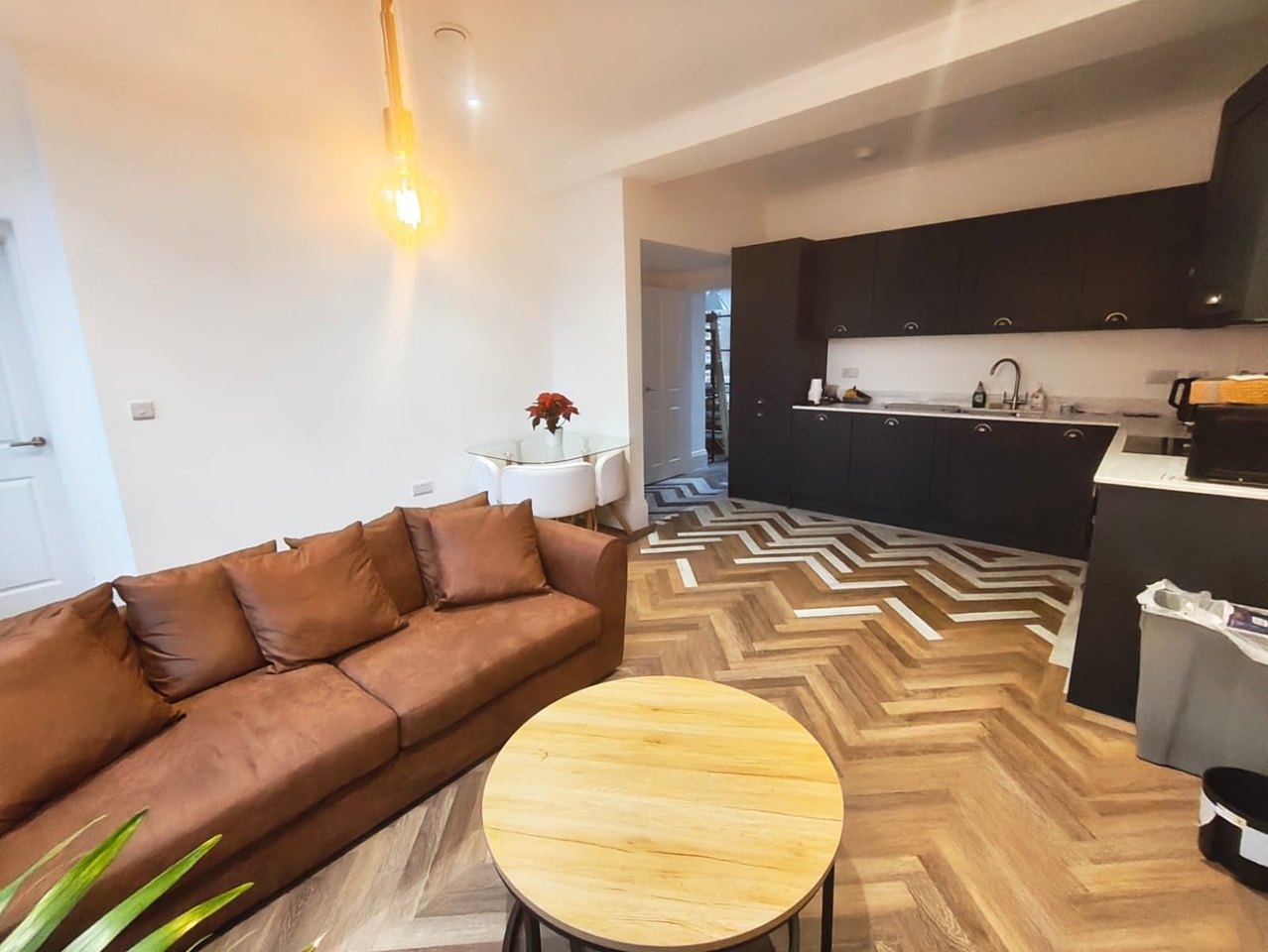2 Bed Flat, Great Hampton Street, B18 photo 2