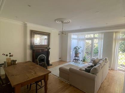 1 Bed Flat, Cockfosters, EN4