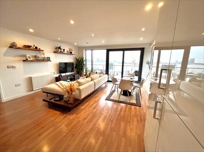 3 Bed Flat, Horizons Tower, E14