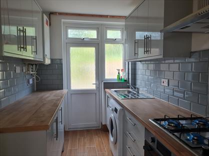 4 Bed End Terrace, Meadowbank Gardens, TW5