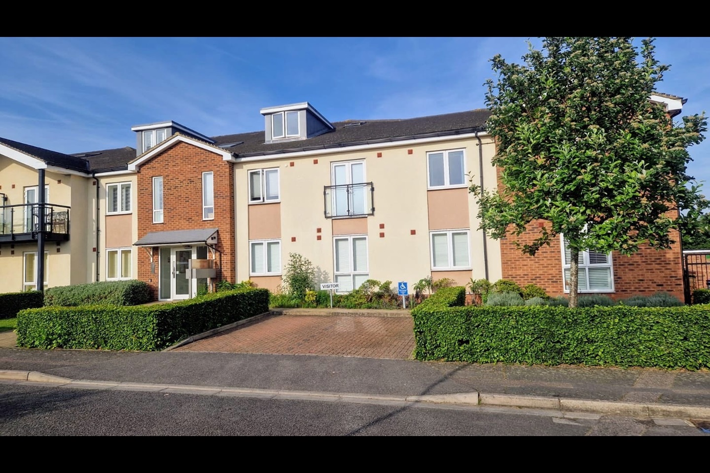 Ruislip 1 Bed Flat, Elliott Avenue, HA4 To Rent Now for £1,600.00 p/m