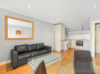 1 Bed Flat, Crowngate House, E3