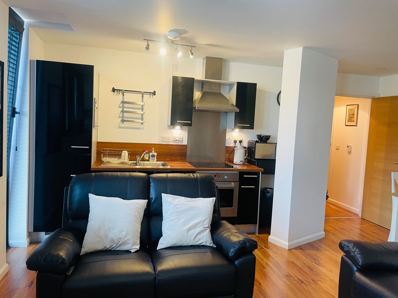 2 Bed Flat, Mann Island, L3